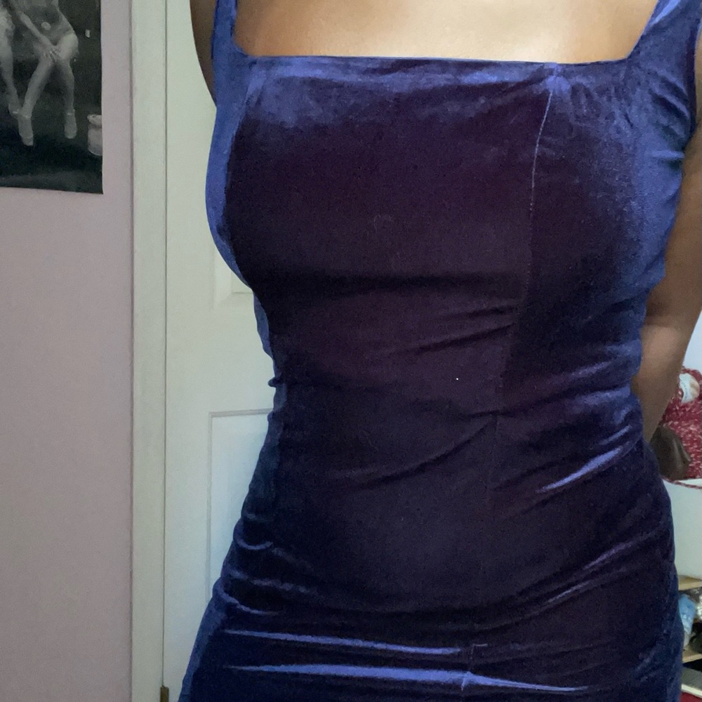 navy blue bodycon dress with a zipper on the back  #bodycon #bluedress